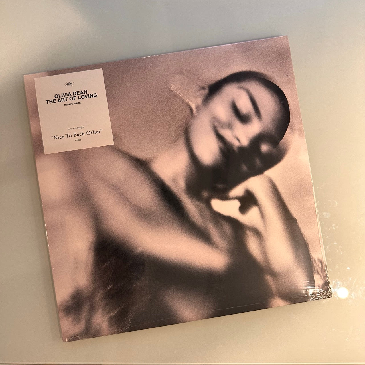 olivia dean the art of loving vinyl cover 