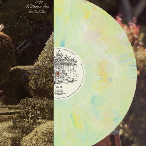 Laufey -A Matter of Time: The Final Hour (deluxe), watercolour vinyl, tri-fold + booklet record close up 